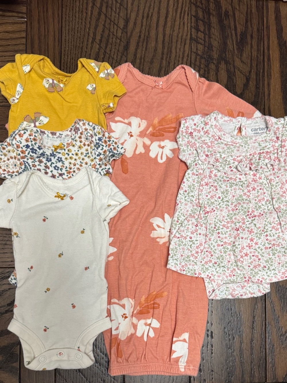 🌺🍀Carter's Floral Preemie Clothing Set; Three Onesies, One PJs, One Dress 🍀🌺